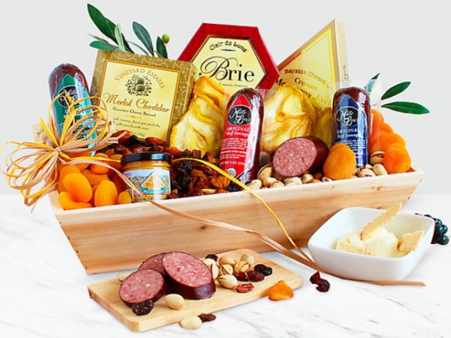 WGG709 us 135 Deluxe Meat & Cheese Gift